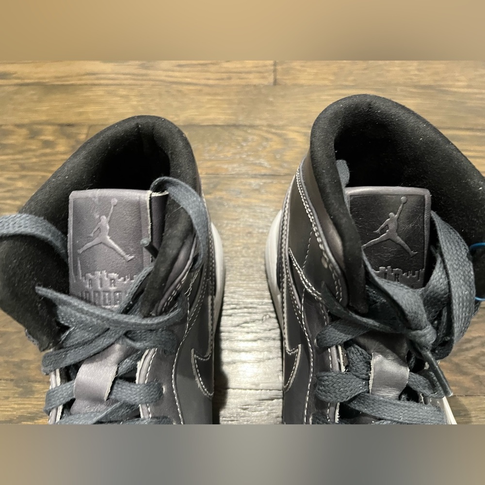 Jordan 1 Mid Noveau Wolf Grey Leather (Sz 9) - Picture 8 of 15